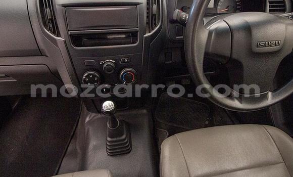 Comprar Usado Isuzu KB Branco Carro em Balama em Cabo Delgado Comprar Usado Isuzu KB Branco Carro em Balama em Cabo Delgado