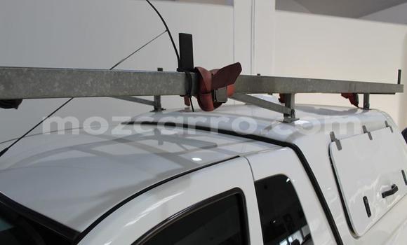 Comprar Usado Nissan NP 300 Branco Carro em Chibabava em Sofala Comprar Usado Nissan NP 300 Branco Carro em Chibabava em Sofala