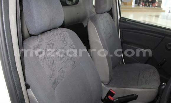 Comprar Usado Nissan NP 300 Branco Carro em Chibabava em Sofala Comprar Usado Nissan NP 300 Branco Carro em Chibabava em Sofala