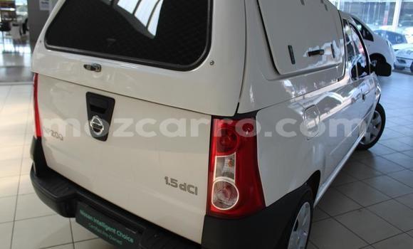 Comprar Usado Nissan NP 300 Branco Carro em Chibabava em Sofala Comprar Usado Nissan NP 300 Branco Carro em Chibabava em Sofala