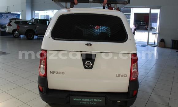 Comprar Usado Nissan NP 300 Branco Carro em Chibabava em Sofala Comprar Usado Nissan NP 300 Branco Carro em Chibabava em Sofala