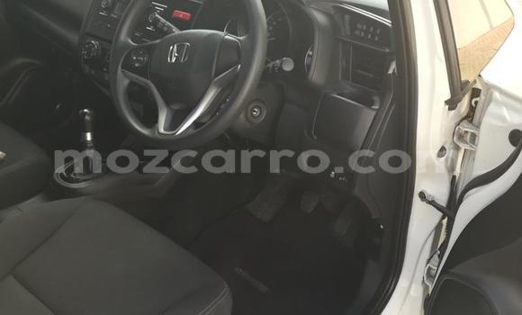 Comprar Usado Honda Jazz Branco Carro em Ancuabe em Cabo Delgado Comprar Usado Honda Jazz Branco Carro em Ancuabe em Cabo Delgado