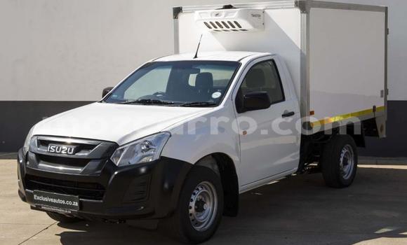 Comprar Usado Isuzu KB Branco Carro em Beira em Sofala