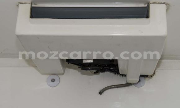 Comprar Usado Isuzu KB Branco Carro em Beira em Sofala Comprar Usado Isuzu KB Branco Carro em Beira em Sofala