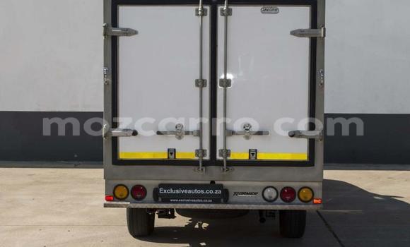 Comprar Usado Isuzu KB Branco Carro em Beira em Sofala Comprar Usado Isuzu KB Branco Carro em Beira em Sofala