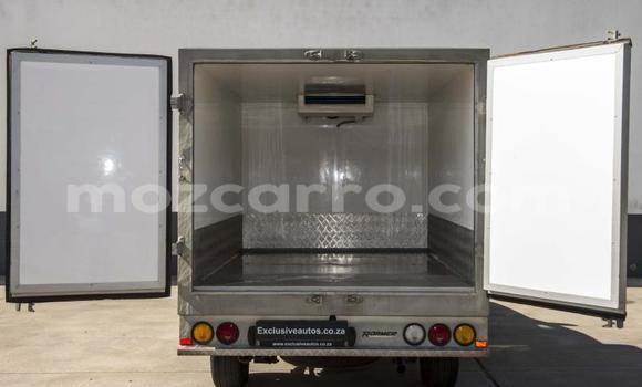 Comprar Usado Isuzu KB Branco Carro em Beira em Sofala Comprar Usado Isuzu KB Branco Carro em Beira em Sofala