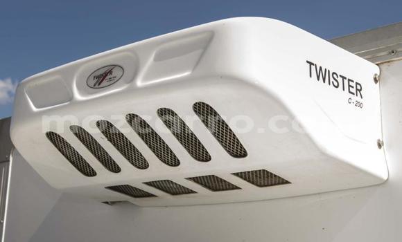 Comprar Usado Isuzu KB Branco Carro em Beira em Sofala Comprar Usado Isuzu KB Branco Carro em Beira em Sofala