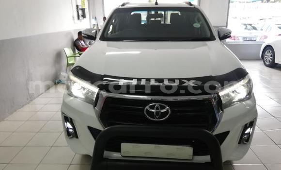 Buy Used Toyota Hilux White Car in Gilé in Zambezia Buy Used Toyota Hilux White Car in Gilé in Zambezia