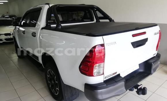 Buy Used Toyota Hilux White Car in Gilé in Zambezia Buy Used Toyota Hilux White Car in Gilé in Zambezia