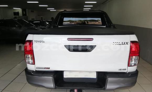 Buy Used Toyota Hilux White Car in Gilé in Zambezia Buy Used Toyota Hilux White Car in Gilé in Zambezia