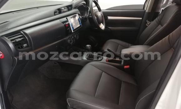 Buy Used Toyota Hilux White Car in Gilé in Zambezia Buy Used Toyota Hilux White Car in Gilé in Zambezia