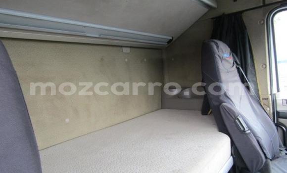 Comprar Usado DAF CF Branco Caminhão em Beira em Sofala Comprar Usado DAF CF Branco Caminhão em Beira em Sofala