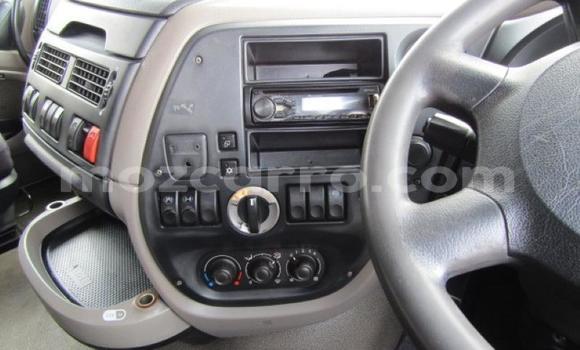 Comprar Usado DAF CF Branco Caminhão em Beira em Sofala Comprar Usado DAF CF Branco Caminhão em Beira em Sofala