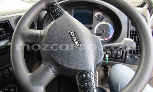 Comprar Usado DAF CF Branco Caminhão em Beira em Sofala Comprar Usado DAF CF Branco Caminhão em Beira em Sofala