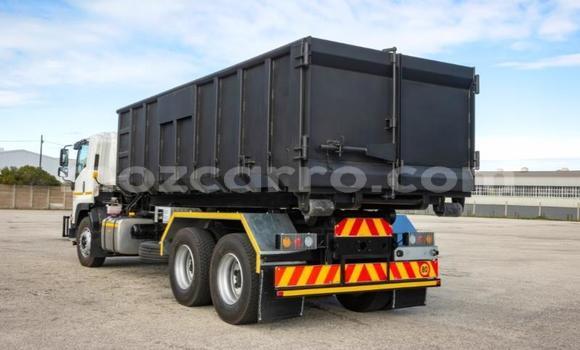 Comprar Usado Isuzu FTR 850 Branco Caminhão em Maputo em Maputo Comprar Usado Isuzu FTR 850 Branco Caminhão em Maputo em Maputo
