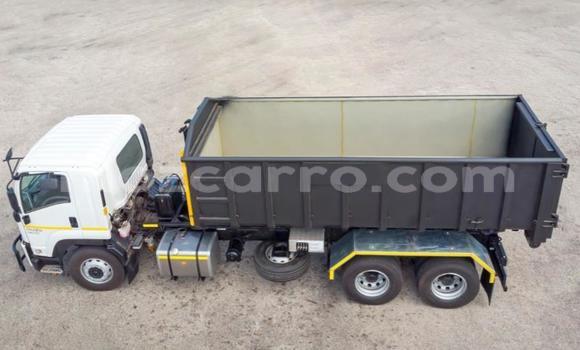 Comprar Usado Isuzu FTR 850 Branco Caminhão em Maputo em Maputo Comprar Usado Isuzu FTR 850 Branco Caminhão em Maputo em Maputo