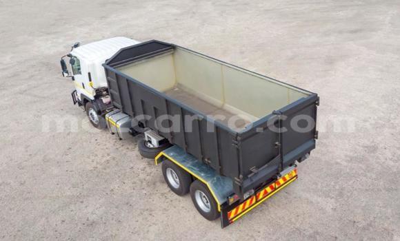 Comprar Usado Isuzu FTR 850 Branco Caminhão em Maputo em Maputo Comprar Usado Isuzu FTR 850 Branco Caminhão em Maputo em Maputo