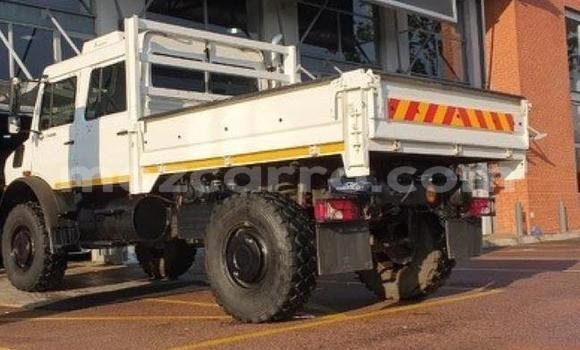 Comprar Usado Mercedes‒Benz 1117 Branco Caminhão em Maputo em Maputo Comprar Usado Mercedes‒Benz 1117 Branco Caminhão em Maputo em Maputo