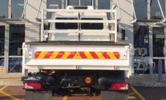 Comprar Usado Mercedes‒Benz 1117 Branco Caminhão em Maputo em Maputo Comprar Usado Mercedes‒Benz 1117 Branco Caminhão em Maputo em Maputo