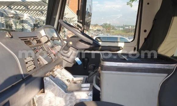 Comprar Usado Mercedes‒Benz 1117 Branco Caminhão em Maputo em Maputo Comprar Usado Mercedes‒Benz 1117 Branco Caminhão em Maputo em Maputo