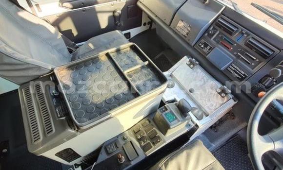 Comprar Usado Mercedes‒Benz 1117 Branco Caminhão em Maputo em Maputo Comprar Usado Mercedes‒Benz 1117 Branco Caminhão em Maputo em Maputo