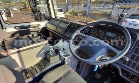 Comprar Usado Mercedes‒Benz 1117 Branco Caminhão em Maputo em Maputo Comprar Usado Mercedes‒Benz 1117 Branco Caminhão em Maputo em Maputo