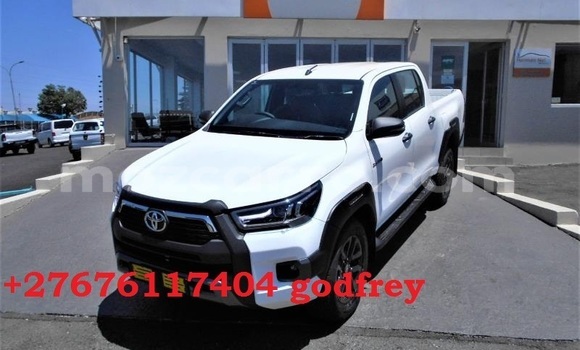 Tenga Tsaru Toyota Hilux Chena Mota in Maputo in Maputo