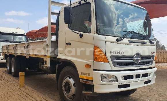 Comprar Usado Hino 300 Series Branco Caminhão em Maputo em Maputo Comprar Usado Hino 300 Series Branco Caminhão em Maputo em Maputo
