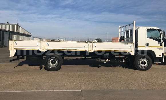 Comprar Usado Isuzu FTR 850 Branco Caminhão em Maputo em Maputo Comprar Usado Isuzu FTR 850 Branco Caminhão em Maputo em Maputo