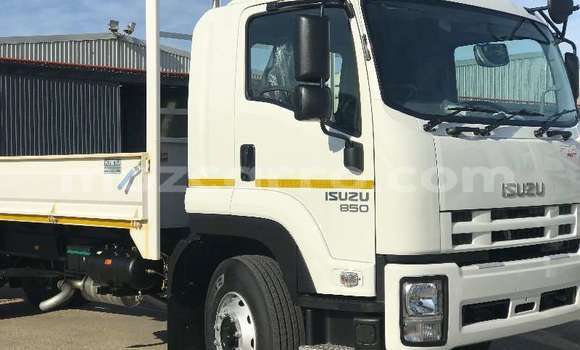Comprar Usado Isuzu FTR 850 Branco Caminhão em Maputo em Maputo Comprar Usado Isuzu FTR 850 Branco Caminhão em Maputo em Maputo
