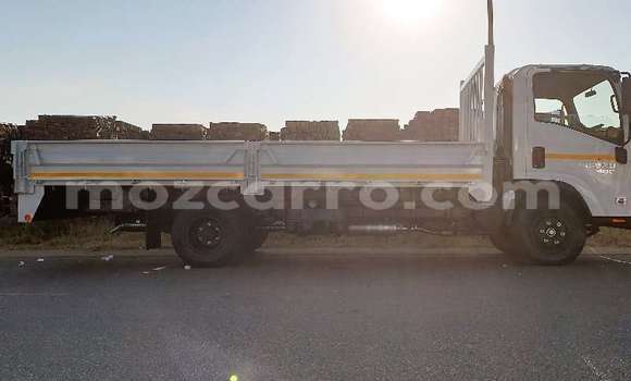 Comprar Usado Isuzu FTR 850 Branco Caminhão em Maputo em Maputo Comprar Usado Isuzu FTR 850 Branco Caminhão em Maputo em Maputo