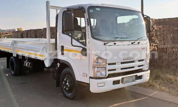 Comprar Usado Isuzu FTR 850 Branco Caminhão em Maputo em Maputo Comprar Usado Isuzu FTR 850 Branco Caminhão em Maputo em Maputo