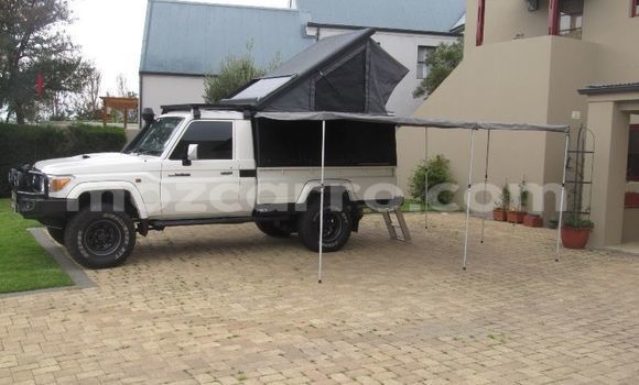 Nunua Ilio tumika Toyota Land Cruiser Nyeusi Gari ndani ya Maputo nchini Maputo