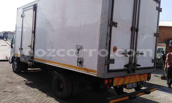 Comprar Usado Hino 300 Series Branco Caminhão em Maputo em Maputo Comprar Usado Hino 300 Series Branco Caminhão em Maputo em Maputo