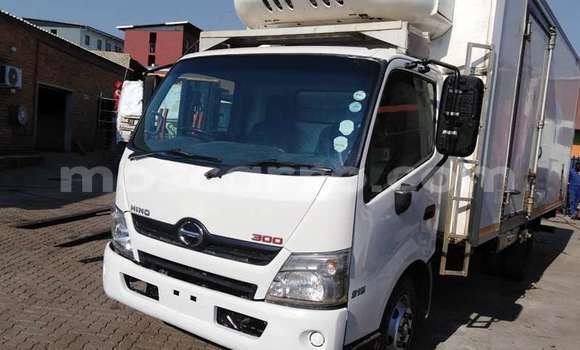 Comprar Usado Hino 300 Series Branco Caminhão em Maputo em Maputo Comprar Usado Hino 300 Series Branco Caminhão em Maputo em Maputo