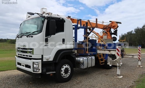 Comprar Usado Isuzu FTR 850 Branco Caminhão em Maputo em Maputo Comprar Usado Isuzu FTR 850 Branco Caminhão em Maputo em Maputo