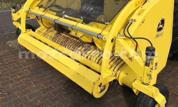 Comprar Usado Caterpillar 120 Verde Caminhão em Maputo em Maputo Comprar Usado Caterpillar 120 Verde Caminhão em Maputo em Maputo