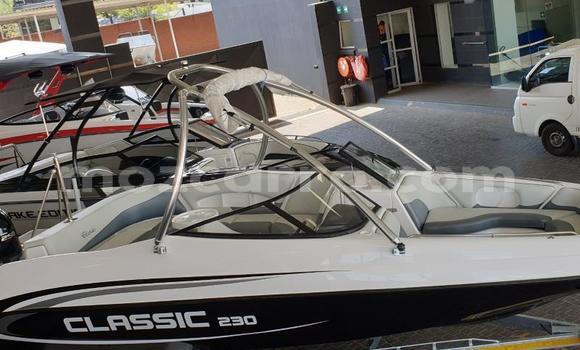 Comprar Usado Yamaha Max Branco Moto em Maputo em Maputo Comprar Usado Yamaha Max Branco Moto em Maputo em Maputo