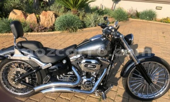 Comprar Usado Harley Davidson Softail Preto Moto em Maputo em Maputo Comprar Usado Harley Davidson Softail Preto Moto em Maputo em Maputo