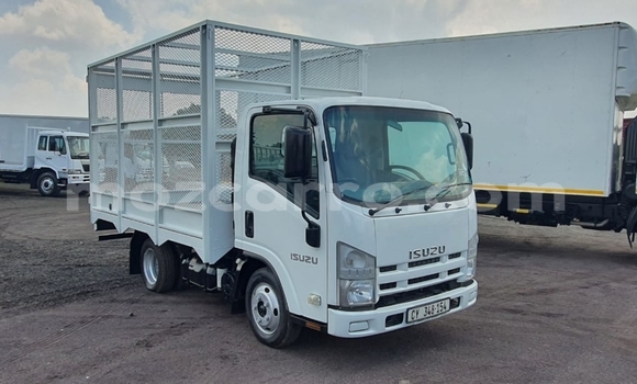 Comprar Usado Isuzu FTR 850 Branco Caminhão em Maputo em Maputo Comprar Usado Isuzu FTR 850 Branco Caminhão em Maputo em Maputo