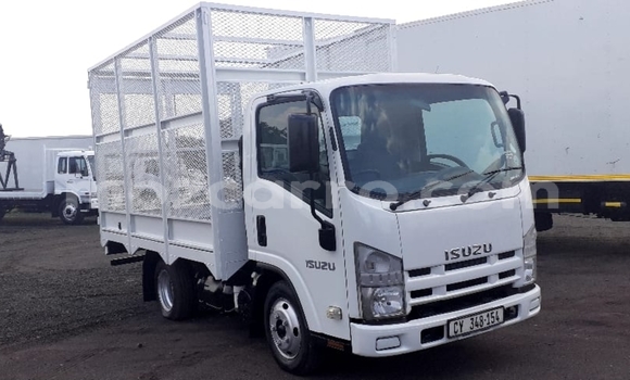 Comprar Usado Isuzu FTR 850 Branco Caminhão em Maputo em Maputo Comprar Usado Isuzu FTR 850 Branco Caminhão em Maputo em Maputo