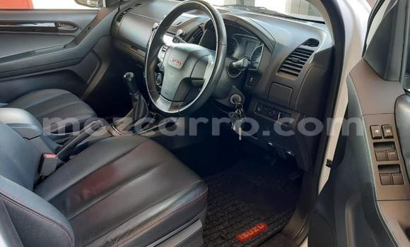 Comprar Usado Isuzu KB Branco Carro em Maputo em Maputo Comprar Usado Isuzu KB Branco Carro em Maputo em Maputo