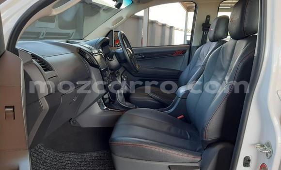 Comprar Usado Isuzu KB Branco Carro em Maputo em Maputo Comprar Usado Isuzu KB Branco Carro em Maputo em Maputo