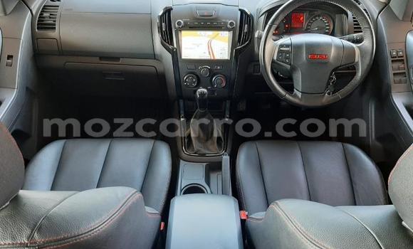 Comprar Usado Isuzu KB Branco Carro em Maputo em Maputo Comprar Usado Isuzu KB Branco Carro em Maputo em Maputo