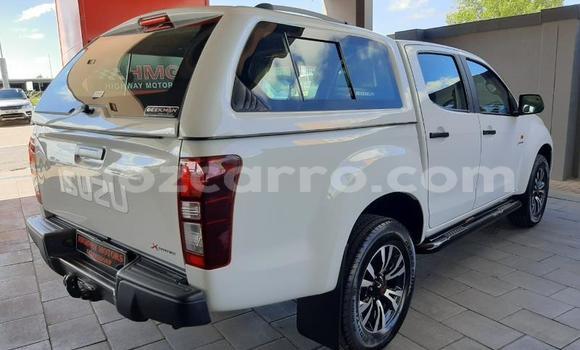 Comprar Usado Isuzu KB Branco Carro em Maputo em Maputo Comprar Usado Isuzu KB Branco Carro em Maputo em Maputo