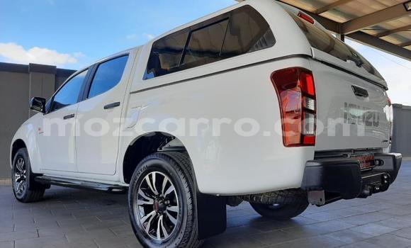 Comprar Usado Isuzu KB Branco Carro em Maputo em Maputo Comprar Usado Isuzu KB Branco Carro em Maputo em Maputo