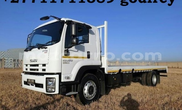 Comprar Usado Isuzu FTR 850 Branco Caminhão em Maputo em Maputo