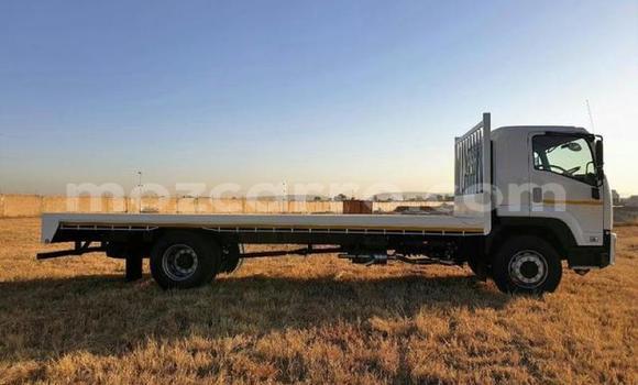 Comprar Usado Isuzu FTR 850 Branco Caminhão em Maputo em Maputo Comprar Usado Isuzu FTR 850 Branco Caminhão em Maputo em Maputo