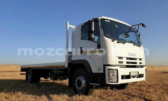 Comprar Usado Isuzu FTR 850 Branco Caminhão em Maputo em Maputo Comprar Usado Isuzu FTR 850 Branco Caminhão em Maputo em Maputo