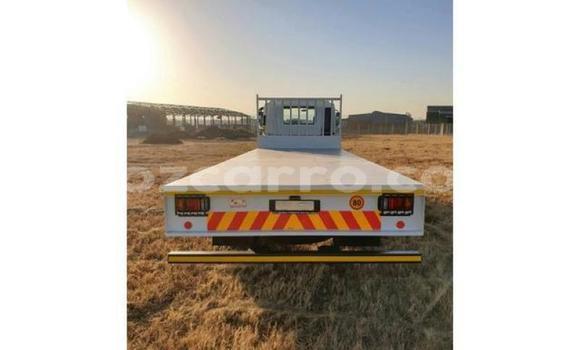 Comprar Usado Isuzu FTR 850 Branco Caminhão em Maputo em Maputo Comprar Usado Isuzu FTR 850 Branco Caminhão em Maputo em Maputo